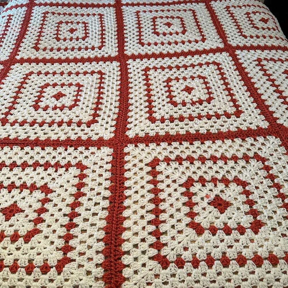 Queen Size White/Rust Trim